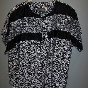 Exquisite Black & White Short
Sleeve Top